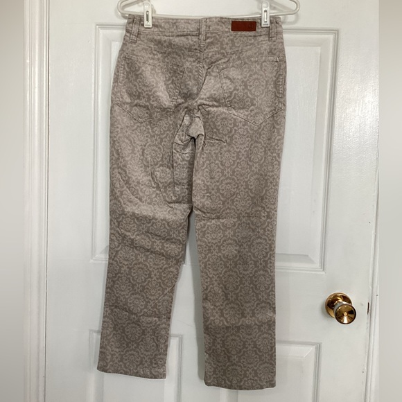 ☀️3/$25☀️ NWOT Mid-rise straight leg velvet pants - Picture 2 of 7